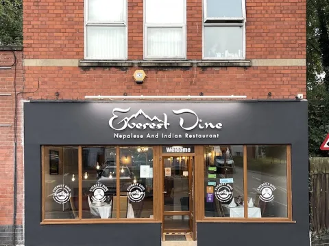 Everest Dine- Hinckley