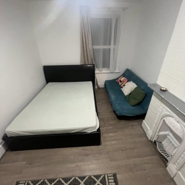 Luxury Room Available for 2 Girls in Ilford