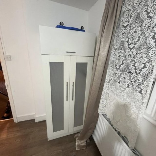 Luxury Room Available for 2 Girls in Ilford