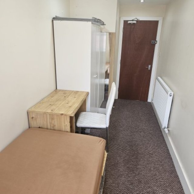 Single Box Room Available Near University of Hertfordshire, Hatfield